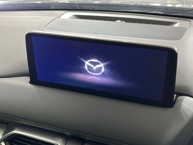 【メーカー純正ナビ】インテリアに溶け込むスタイリッシュな「専用設計」メーカーナビを装備♪視認性や操作性など基本性能にも優れ、より上質なカーライフをお楽しみいただけます。