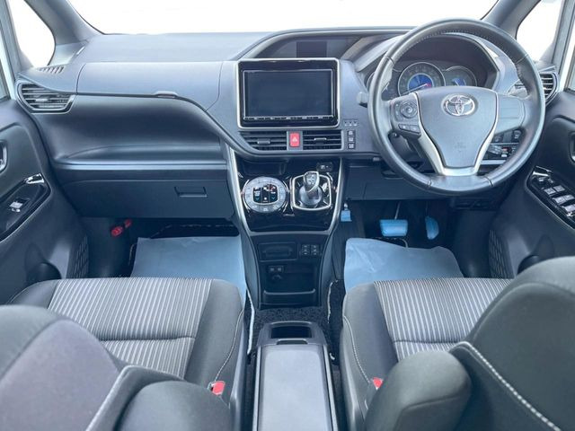 ヴォクシー1.8 ハイブリッド ZS