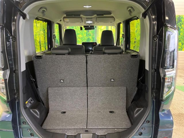 ���i�̂���������ʋ΁A���}���ɏ\���ȉ׎��X�y�[�X���m�ۂ��Ă���܂��B�Z�J���h�V�[�g��|���ƁA�傫�ȉו��̐ύڂ��\�ł���