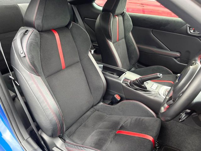 �y�n�[�t���U�[�V�[�g�z�������ƍ���S�n�𗼗������l�C�̃V�[�g���w�ʁE���ʂ̃t�@�u���b�N�f�ނ́A�ʋC���̗ǂ��⊊��ɂ����ɗD��Ă��܂��B�C���╞���ɍ��E���ꂸ���K�ɂ���肢�������܂��B