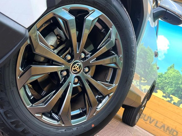 【純正18インチアルミホイール】外観にマッチした純正アルミホイールを装着しております。各種社外アルミホイールや、スタッドレスタイヤも取扱いしております。是非ご相談ください♪