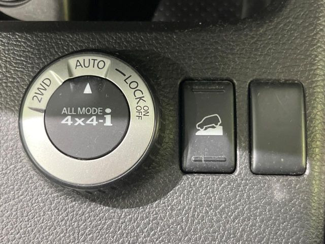 �y�I�[�����[�h4&times;4�z2WD/4WD���[�h����y�ɐ؂�ւ��\�B�R��d����2WD�A�X�^�b�N���ɖ𗧂�LOCK�AAUTO���[�h�ł�4WD�̔z���������Œ������A�H�ʏ󋵂��킸���肵��������T�|�[�g�B