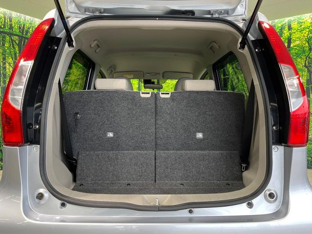 ���i�̂���������ʋ΁A���}���ɏ\���ȉ׎��X�y�[�X���m�ۂ��Ă���܂��B�Z�J���h�V�[�g��|���ƁA�傫�ȉו��̐ύڂ��\�ł���