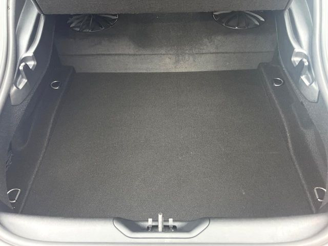 ���i�̂���������ʋ΁A���}���ɏ\���ȉ׎��X�y�[�X���m�ۂ��Ă���܂��B