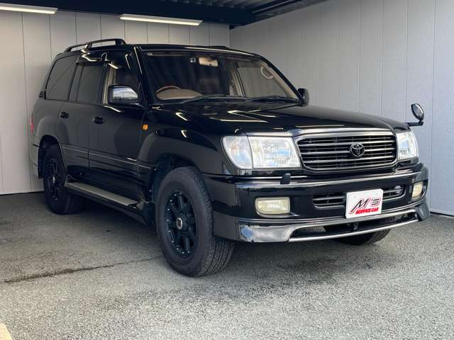 ���ʎԂ́u�T�[�r�X�J�[�G���Y �{�X�v�A�y�����Ԃ́u�T�[�r�X�J�[�G���Y �����X�v���炨�T�������܂��B