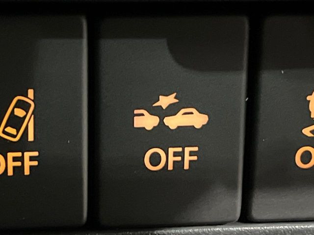 �y�X�Y�L �Z�[�t�e�B�T�|�[�g�z���s���ɑO���̎ԗ�����F�����A�Փ˂������Ȏ��͌x��ƃu���[�L�ŏՓˉ���Ɣ�Q�y�����A�V�X�g�B�����S�Ƀh���C�u�����y���݂��������܂��B