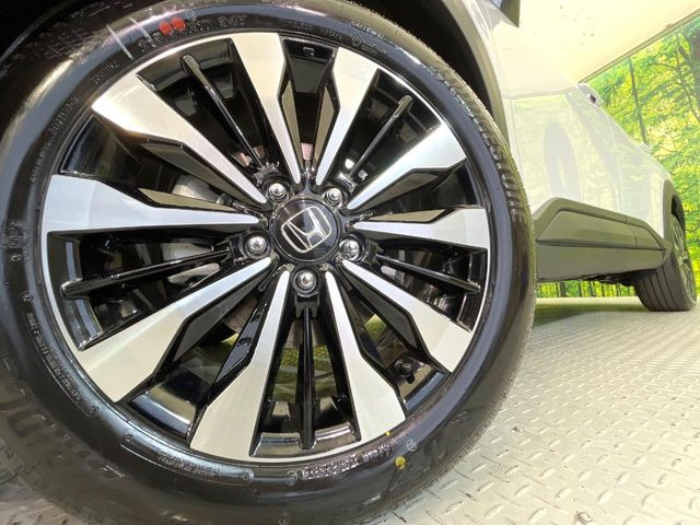 �y����17�C���`�A���~�z�C�[���z�O�ςɃ}�b�`���������A���~�z�C�[���𑕒����Ă���܂��B�e��ЊO�A���~�z�C�[����A�X�^�b�h���X�^�C�����戵�����Ă���܂��B���񂲑��k����������