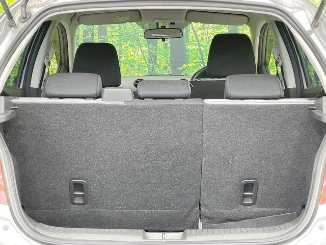 ���i�̂���������ʋ΁A���}���ɏ\���ȉ׎��X�y�[�X���m�ۂ��Ă���܂��B�Z�J���h�V�[�g��|���ƁA�傫�ȉו��̐ύڂ��\�ł���