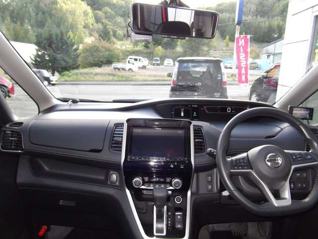 セレナ2.0 ハイウェイスター Vセレクション 4WD