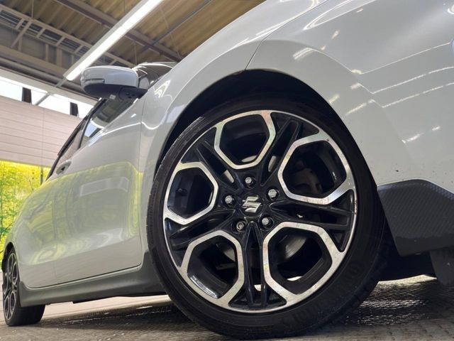 �y����17�C���`�A���~�z�C�[���z�O�ςɃ}�b�`���������A���~�z�C�[���𑕒����Ă���܂��B�e��ЊO�A���~�z�C�[����A�X�^�b�h���X�^�C�����戵�����Ă���܂��B���񂲑��k����������