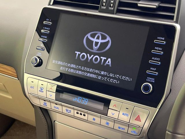 【メーカー純正ナビ】インテリアに溶け込むスタイリッシュな「専用設計」メーカーナビを装備♪視認性や操作性など基本性能にも優れ、より上質なカーライフをお楽しみいただけます。