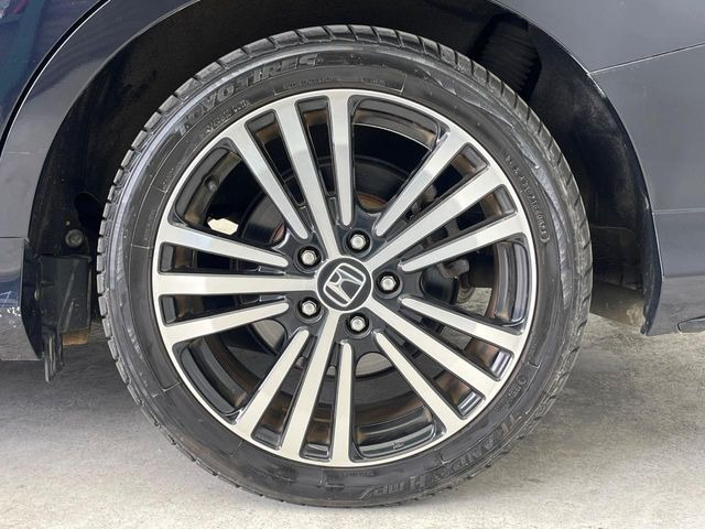 �y����18�C���`�A���~�z�C�[���z�O�ςɃ}�b�`���������A���~�z�C�[���𑕒����Ă���܂��B�e��ЊO�A���~�z�C�[����A�X�^�b�h���X�^�C�����戵�����Ă���܂��B���񂲑��k����������