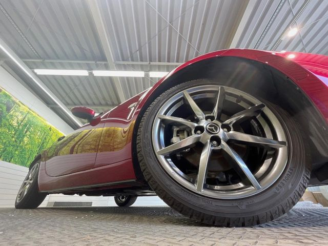 �y����17�C���`�A���~�z�C�[���z�O�ςɃ}�b�`���������A���~�z�C�[���𑕒����Ă���܂��B�e��ЊO�A���~�z�C�[����A�X�^�b�h���X�^�C�����戵�����Ă���܂��B���񂲑��k����������