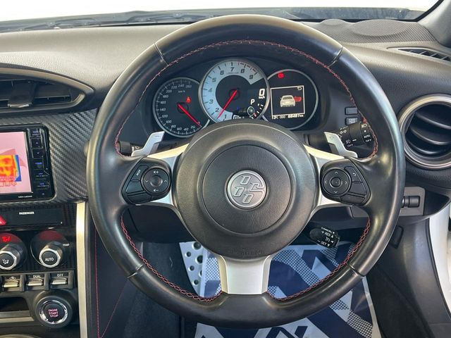 �y�����v�����X�e�A�����O�z�㎿�Ȋv���g�p���邱�ƂŁA��ɂ����������݂ƂĂ��^�]���₷���n���h���ł���