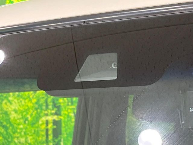 �y�z���_�Z���V���O�z���s���ɑO���̎ԗ�����F�����A�Փ˂������Ȏ��͌x��ƃu���[�L�ŏՓˉ���Ɣ�Q�y�����A�V�X�g�B�����S�Ƀh���C�u�����y���݂��������܂��B