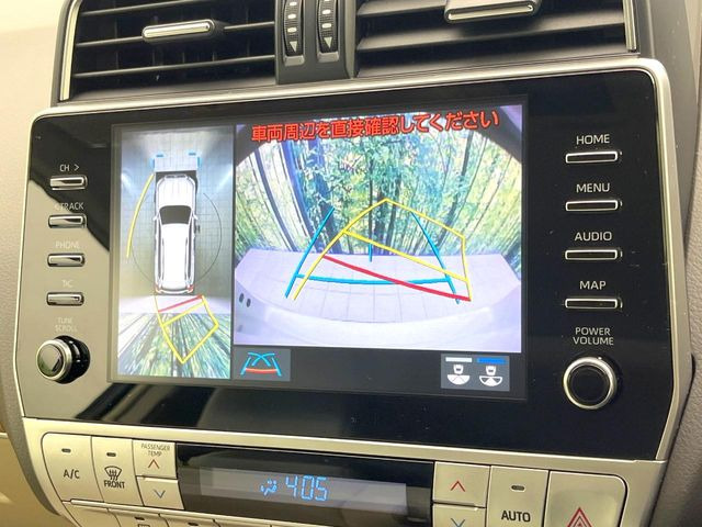 【パノラミックビューモニター】専用のカメラにより、上から見下ろしたような視点で360度クルマの周囲を確認することができます☆死角部分も確認しやすく、狭い場所での切り返しや駐車もスムーズに行えます。