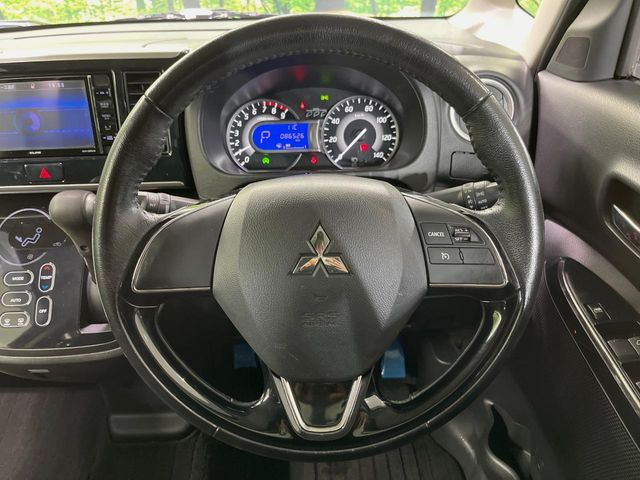 �y�����v�����X�e�A�����O�z�㎿�Ȋv���g�p���邱�ƂŁA��ɂ����������݂ƂĂ��^�]���₷���n���h���ł���