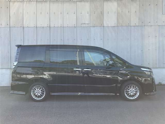 ヴォクシー1.8 ハイブリッド ZS 煌