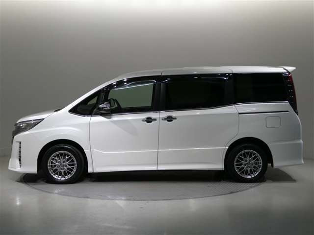 ノア1.8 ハイブリッド Si W×B II