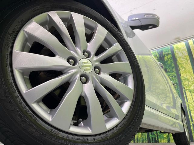 �y����16�C���`�A���~�z�C�[���z�O�ςɃ}�b�`���������A���~�z�C�[���𑕒����Ă���܂��B�e��ЊO�A���~�z�C�[����A�X�^�b�h���X�^�C�����戵�����Ă���܂��B���񂲑��k����������