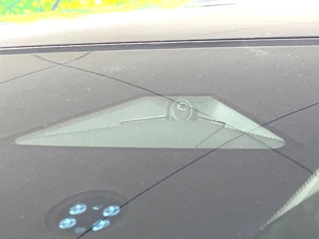 �y�z���_�Z���V���O�z���s���ɑO���̎ԗ�����F�����A�Փ˂������Ȏ��͌x��ƃu���[�L�ŏՓˉ���Ɣ�Q�y�����A�V�X�g�B�����S�Ƀh���C�u�����y���݂��������܂��B