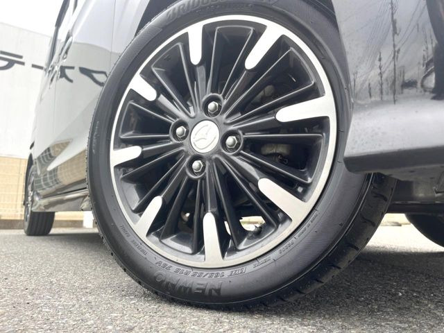 �y����15�C���`�A���~�z�C�[���z�O�ςɃ}�b�`���������A���~�z�C�[���𑕒����Ă���܂��B�e��ЊO�A���~�z�C�[����A�X�^�b�h���X�^�C�����戵�����Ă���܂��B���񂲑��k����������