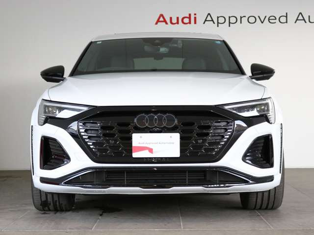 SQ8スポーツバック e-tronベースグレード 4WD