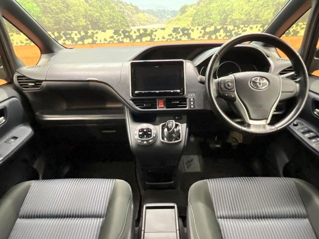 ヴォクシー1.8 ハイブリッド ZS