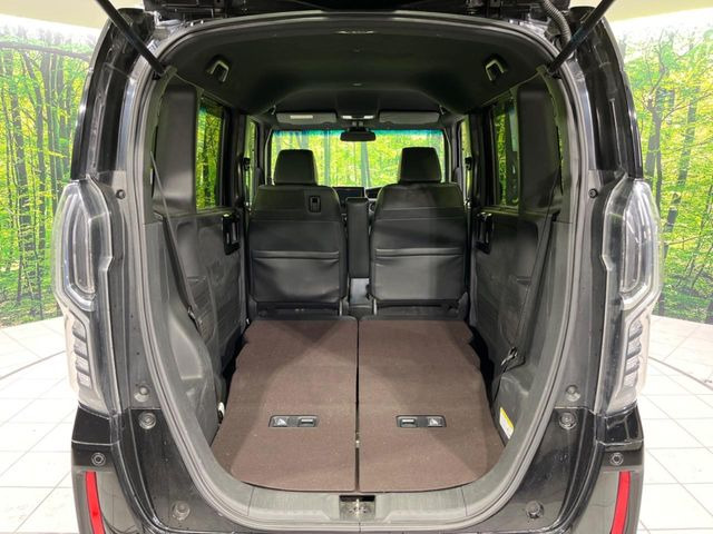 ���i�̂���������ʋ΁A���}���ɏ\���ȉ׎��X�y�[�X���m�ۂ��Ă���܂��B�Z�J���h�V�[�g��|���ƁA�傫�ȉו��̐ύڂ��\�ł���