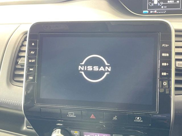 【純正10型ナビ】人気の純正ナビを装備。オーディオ機能も充実しており、Bluetooth接続すればお持ちのスマホやMP3プレイヤーの音楽を再生可能!毎日の運転がさらに楽しくなります!!