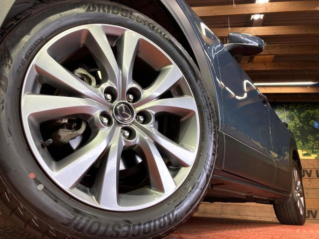 �y����18�C���`�A���~�z�C�[���z�O�ςɃ}�b�`���������A���~�z�C�[���𑕒����Ă���܂��B�e��ЊO�A���~�z�C�[����A�X�^�b�h���X�^�C�����戵�����Ă���܂��B���񂲑��k����������