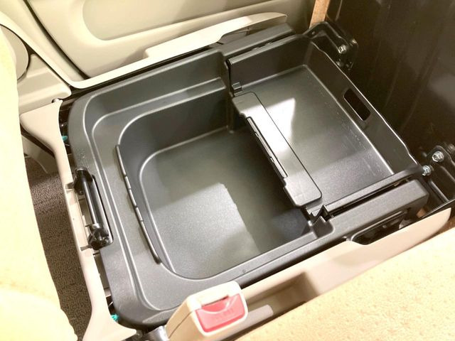 �y�V�[�g�A���_�[�{�b�N�X�z�V�[�g�̉��ɑ�e�ʂ̎��[�X�y�[�X��������Ă���A�C���ԃO�b�Y�ȂǁA�O���猩��ꂽ���Ȃ����̂�����������[�ł��ĕ֗�!