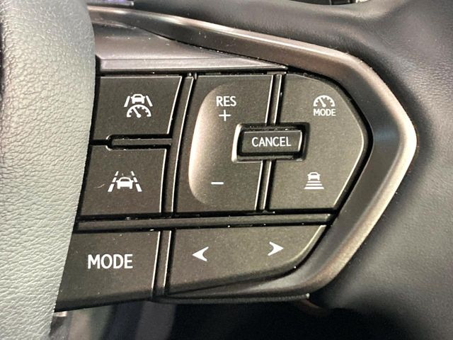 【レーダークルーズコントロール】高速道路での長距離走行が楽に!!自動で速度を保つクルーズコントロールが、衝突軽減システムと連携し、前方の車両を感知して車間を保つように速度調節してくれます!!