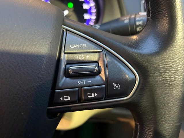【クルーズコントロール】高速道路もラクラク走行。アクセルを離しても一定速度で走行ができ、長距離運転時の負担を軽減!加速・減速も簡単なスイッチ操作で調整できます。