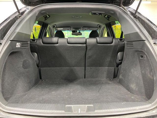 積み下ろしのしやすいデッキにはたっぷりと荷物を積み込んでいただけます。遊びから仕事まで、様々なシーンで頼れます♪