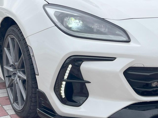 �yLED�w�b�h���C�g�z���V����ԑ��s�����ǍD�Ȏ��E���m�ۂ����S���ĉ^�]�ł��鍂�P�xLED�w�b�h���C�g�𑕔�!�_�����x�������A����d�͂��}�����Ă��܂��B