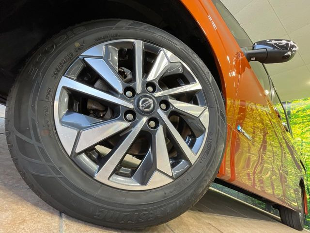 �y����16�C���`�A���~�z�C�[���z�O�ςɃ}�b�`���������A���~�z�C�[���𑕒����Ă���܂��B�e��ЊO�A���~�z�C�[����A�X�^�b�h���X�^�C�����戵�����Ă���܂��B���񂲑��k����������