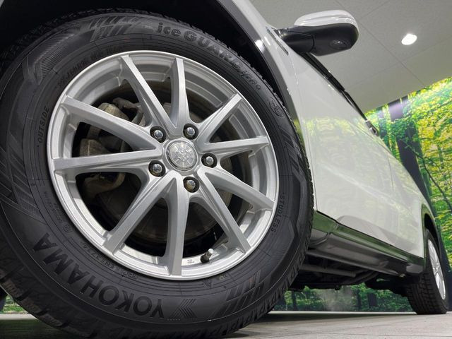 【16インチアルミホイール】外観にマッチしたアルミホイールを装着しております。各種アルミホイールや、スタッドレスタイヤも取扱いしております。是非ご相談ください♪