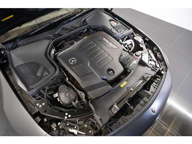 3.0L ����6�C��DOHC�^�[�{+���[�^�[�A�G���W��:435ps/53.0kgm�A���[�^�[:22ps/25.5kgm�Ŏh���I�ȃh���C�r���O�t�B�[���𖡂키�����ł��܂��B