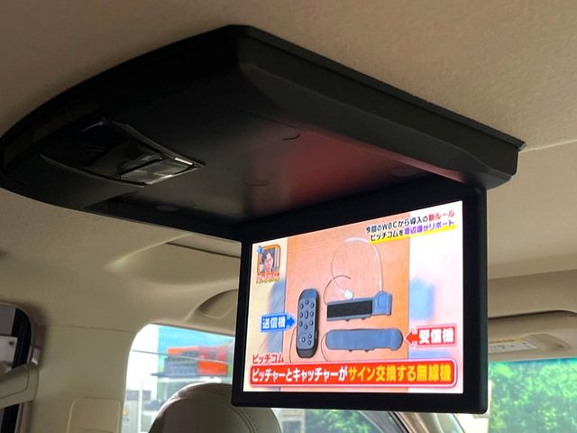 【フリップダウンモニター】大画面モニターで後席でもエンタメをお楽しみいただけます。小さなお子様にも大人気の装備です♪