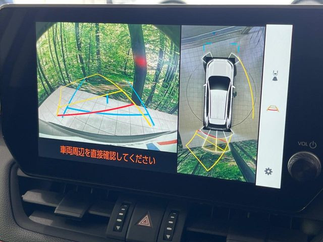 【パノラミックビューモニター】専用のカメラにより、上から見下ろしたような視点で360度クルマの周囲を確認することができます☆死角部分も確認しやすく、狭い場所での切り返しや駐車もスムーズに行えます。