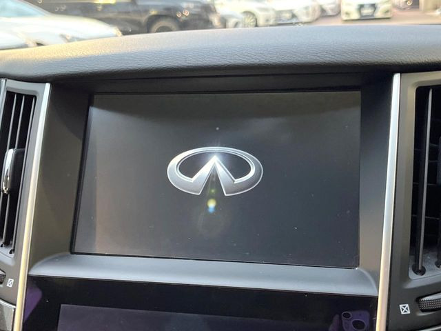 【純正ナビ】人気の純正ナビを装備しております。ナビの使いやすさはもちろん、オーディオ機能も充実!キャンプや旅行はもちろん、通勤や買い物など普段のドライブも楽しくなるはず♪