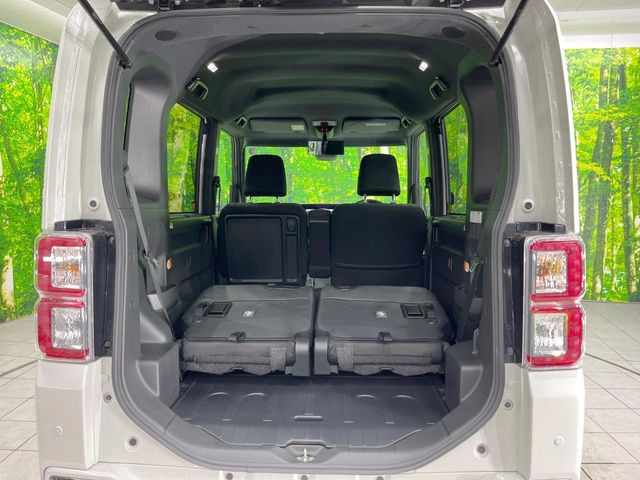 ���i�̂���������ʋ΁A���}���ɏ\���ȉ׎��X�y�[�X���m�ۂ��Ă���܂��B�Z�J���h�V�[�g��|���ƁA�傫�ȉו��̐ύڂ��\�ł���