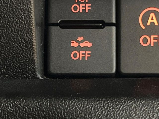 【スズキ セーフティサポート】走行中に前方の車両等を認識し、衝突しそうな時は警報とブレーキで衝突回避と被害軽減をアシスト。より安全にドライブをお楽しみいただけます。