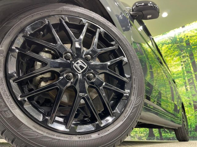 �y����15�C���`�A���~�z�C�[���z�O�ςɃ}�b�`���������A���~�z�C�[���𑕒����Ă���܂��B�e��ЊO�A���~�z�C�[����A�X�^�b�h���X�^�C�����戵�����Ă���܂��B���񂲑��k����������