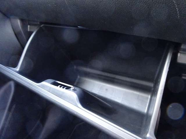 ����ȑO�ɂ͎Ԍ��ؓ��ꓙ���ވꎮ�����[�ł���O���[�u�{�b�N�X���������܂��B