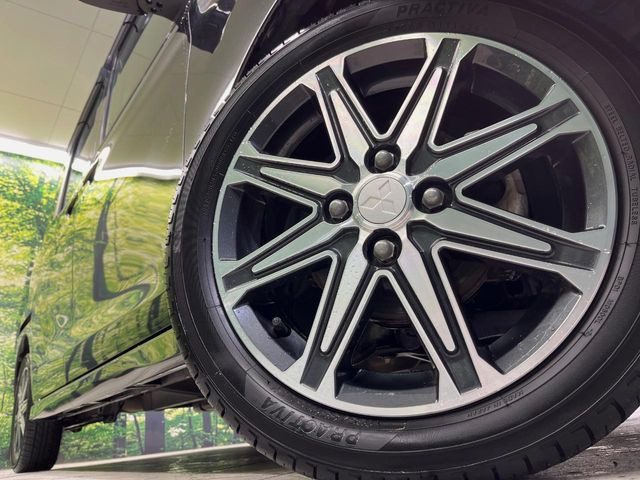 �y����15�C���`�A���~�z�C�[���z�O�ςɃ}�b�`���������A���~�z�C�[���𑕒����Ă���܂��B�e��ЊO�A���~�z�C�[����A�X�^�b�h���X�^�C�����戵�����Ă���܂��B���񂲑��k����������