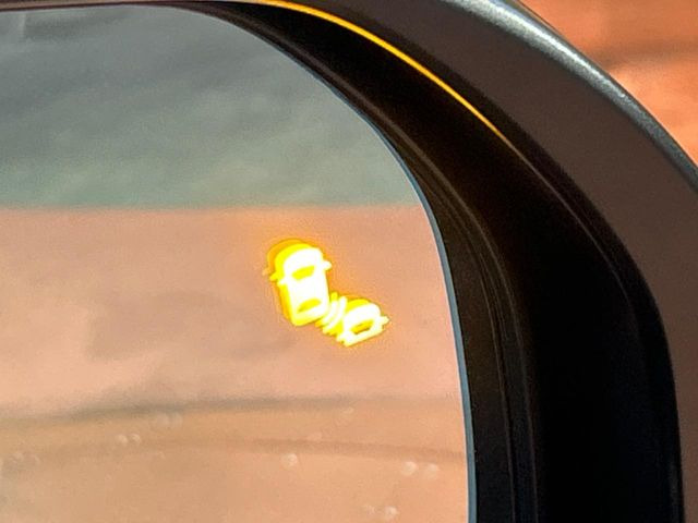 �y�u���C���h�X�|�b�g�C���t�H���[�V�����z���s���A�h�A�~���[�̎��p�ɂȂ�₷���ӏ��Ɍ㑱�Ԃ��ڋ߂���ƃT�C�h�~���[�t�߂Ɍx����\���A�h���C�o�[�ɒ��ӊ��N�����Ă���܂��B