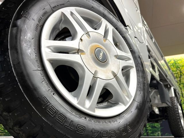 �y�A���~�z�C�[���z�O�ςɃ}�b�`�����A���~�z�C�[���𑕒����Ă���܂��B�e��A���~�z�C�[����A�X�^�b�h���X�^�C�����戵�����Ă���܂��B���񂲑��k����������