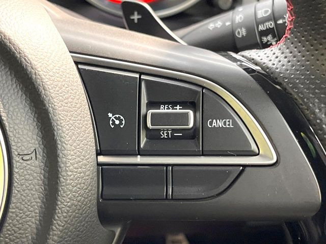 【クルーズコントロール】高速道路もラクラク走行。アクセルを離しても一定速度で走行ができ、長距離運転時の負担を軽減!加速・減速も簡単なスイッチ操作で調整できます。